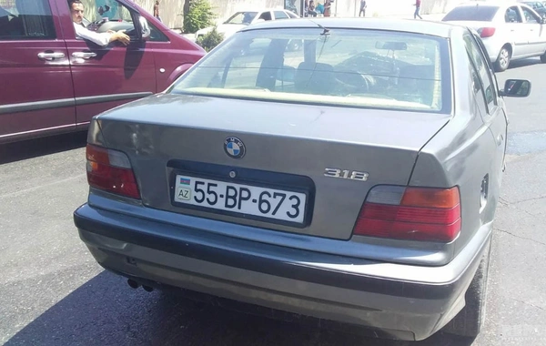 Bakıda toqquşan avtomobillərdən biri səkidə dayanan kişiyə çırpılıb - FOTO