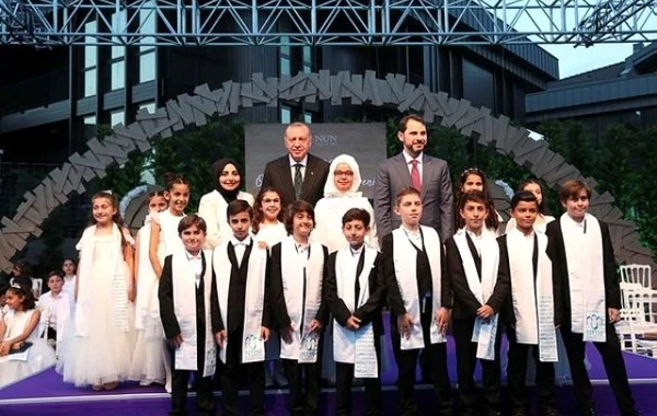 Ərdoğan nəvəsinin məzun günü mərasiminə qatıldı - FOTO