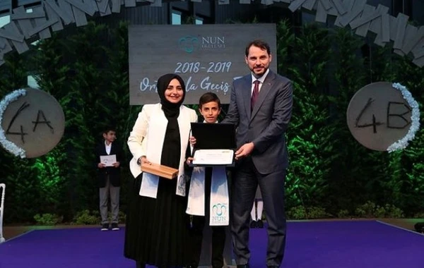 Ərdoğan nəvəsinin məzun günü mərasiminə qatıldı - FOTO