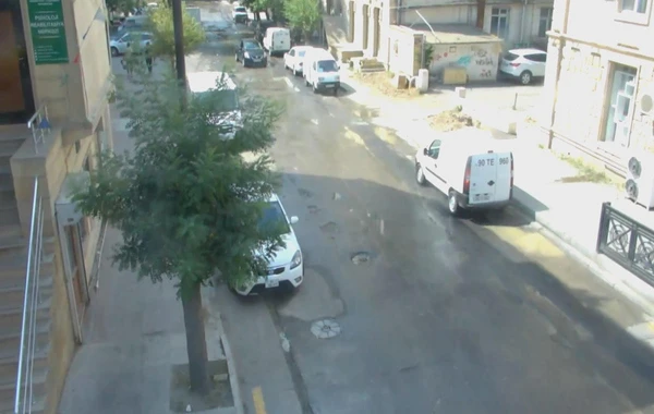 Ограничено движение на перекрестке двух улиц в Баку - ФОТО