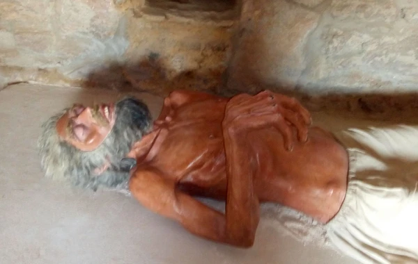 Turistlər atəşpərəstlərin Bakıdakı “Məkkə”sinə axışır - FOTO
