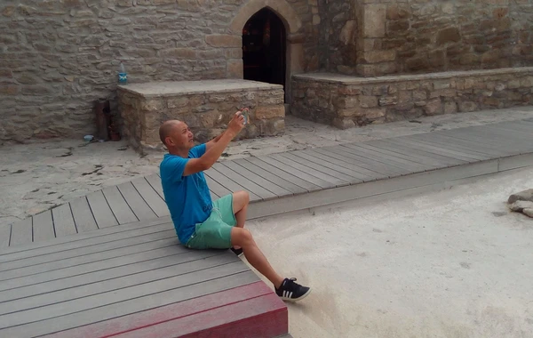Turistlər atəşpərəstlərin Bakıdakı “Məkkə”sinə axışır - FOTO