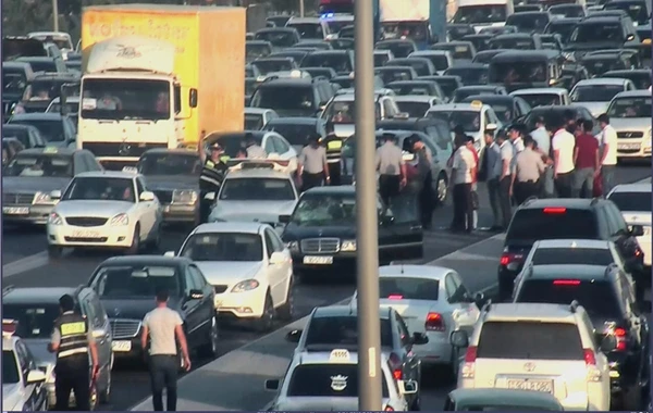 SON DƏQİQƏ: Ziya Bünyadov prospektində QƏZA: Yol bağlandı - FOTO