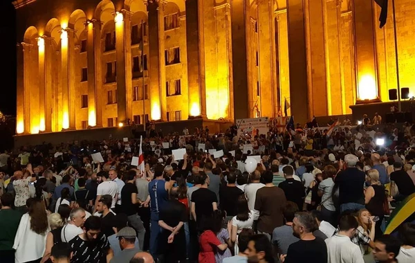 Акция протеста в Тбилиси продолжится 26 июня