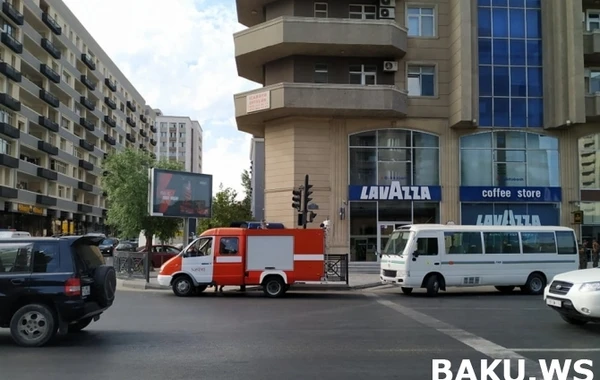 Пожар в Piramida Plaza в центре Баку - ФОТО - ВИДЕО