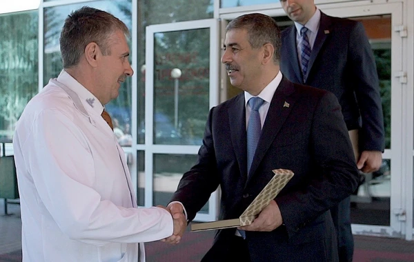Zakir Həsənov Milli Qəhrəmanın anasını ziyarət etdi – FOTO