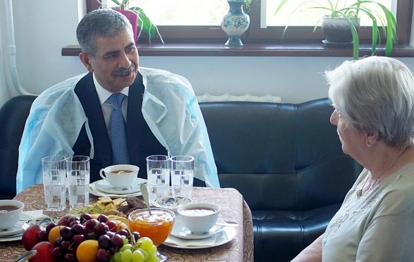 Zakir Həsənov Milli Qəhrəmanın anasını ziyarət etdi – FOTO