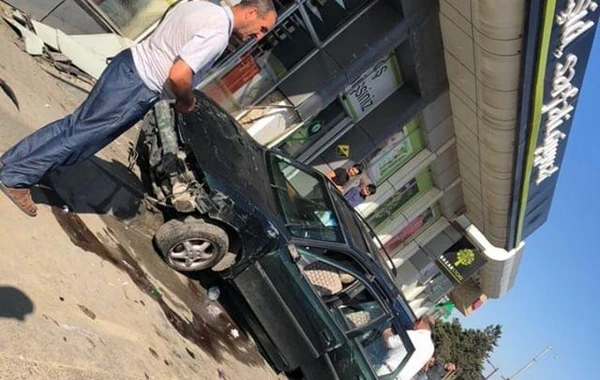 Bakıda QƏZA - Avtomobil "Bazarstore" mağazasına çırpıldı – VİDEO