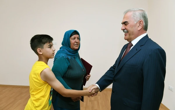 Vasif Talıbov 4 ailəyə ev hədiyyə etdi - FOTO