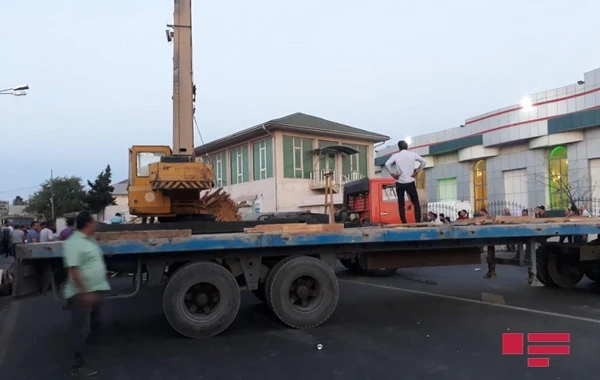 Опрокинувшийся грузовик парализовал движение в Баку - ВИДЕО/ФОТО (ОБНОВЛЕНО)