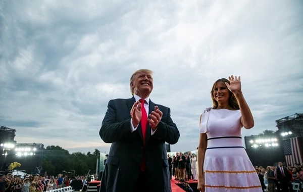 Мелания Трамп пришла на парад без нижнего белья - ФОТО