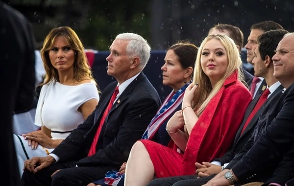 Мелания Трамп пришла на парад без нижнего белья - ФОТО