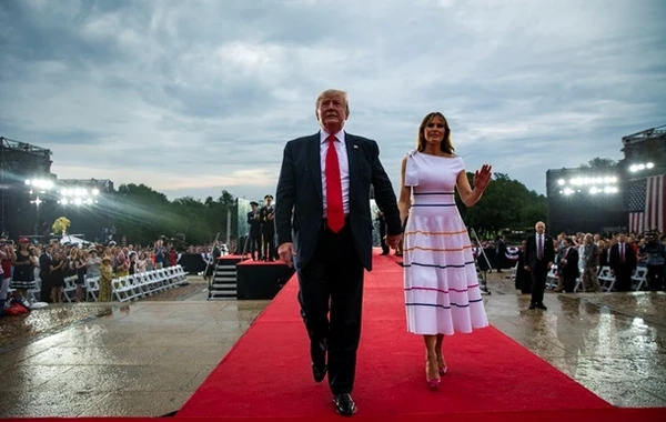 Мелания Трамп пришла на парад без нижнего белья - ФОТО