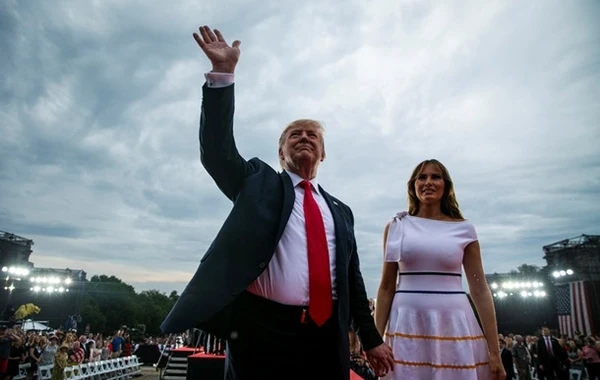 Мелания Трамп пришла на парад без нижнего белья - ФОТО