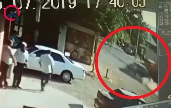 Lənkəranda dəhşətli qəza anı - 1 ölü, 2 yaralı - VİDEO