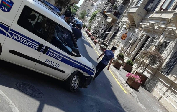 Bakıda polis avtomobili qəza törədib – FOTO