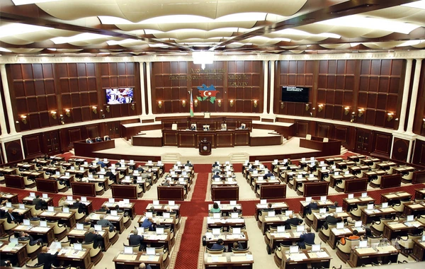 Deputatlar bu gün yenə Milli Məclisə toplanacaq