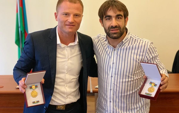 İlham Əliyev Rafael Ağayev və Eduard Məmmədovu medalla təltif etdi - FOTO