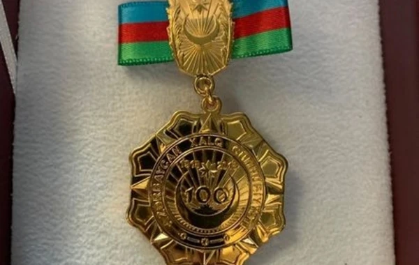 İlham Əliyev Rafael Ağayev və Eduard Məmmədovu medalla təltif etdi - FOTO