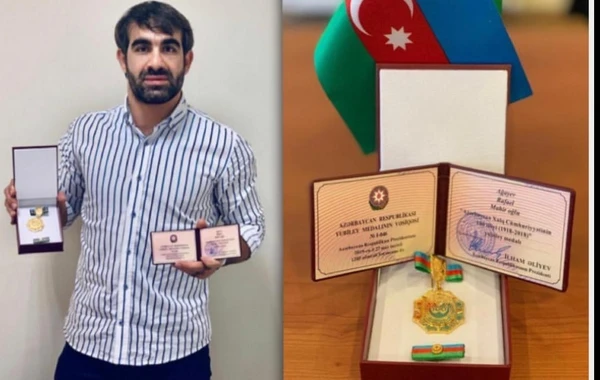 Ильхам Алиев наградил медалями Рафаэля Агаева и Эдуарда Мамедова - ФОТО