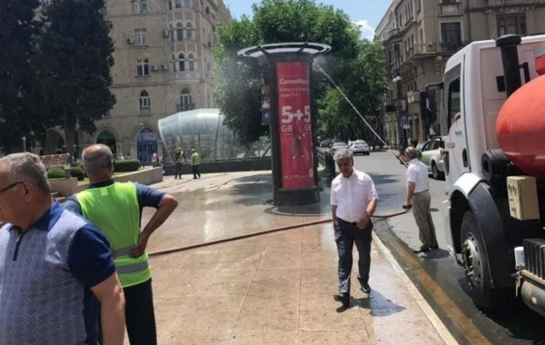 Столичные власти поручили отмыть все торговые киоски и объекты - ФОТО