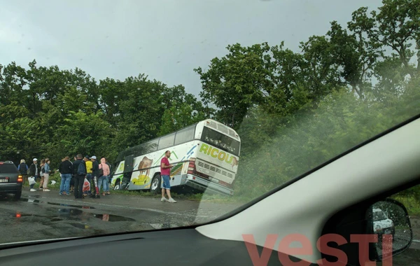 Кортеж Зеленского попал в ДТП с автобусом, перевозившим детей - ВИДЕО
