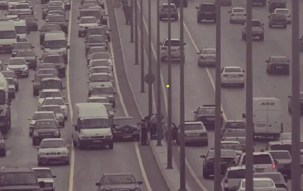 Bakıda yol qəzası tıxaca səbəb oldu
