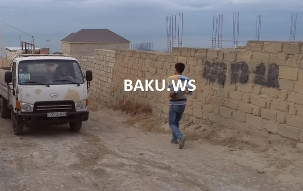 Bakını bürüyən qara tüstü – “Sakinlər pul vermir, biz də yandırırıq” – VİDEO