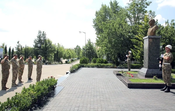 Закир Гасанов проводит проверку воинских частей - ФОТО