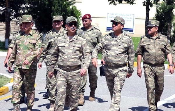 Закир Гасанов проводит проверку воинских частей - ФОТО