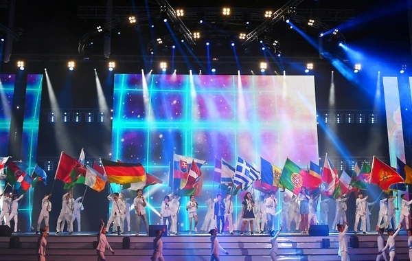 Bakıdakı festivalın açılışından möhtəşəm görüntülər - FOTOLAR