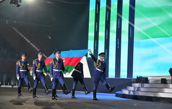 Bakıdakı festivalın açılışından möhtəşəm görüntülər - FOTOLAR