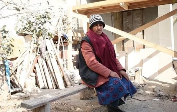 Bu qadın 20 ildir küçədə yaşayır: Uşağı olmadığı üçün küçəyə atıblar - VİDEO