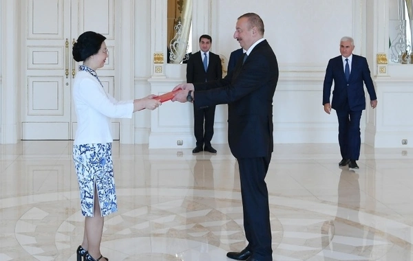 İlham Əliyev səfirlərin etimadnaməsini qəbul etdi - FOTOLAR