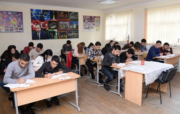 Abituriyentlərə ŞAD XƏBƏR — Keçid balları aşağı SALINIR