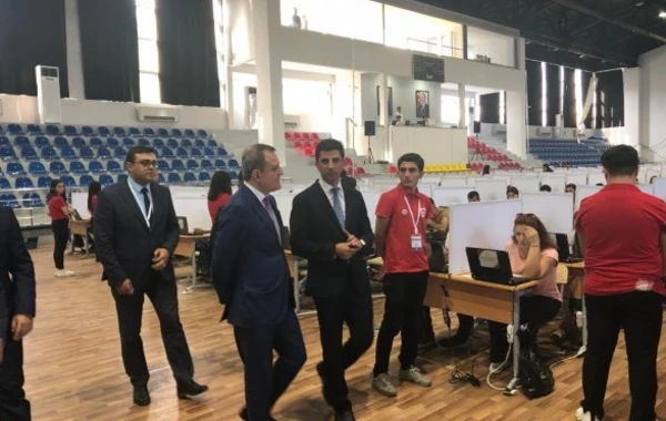 Министр Джейхун Байрамов на экзамене по приему учителей на работу - ФОТО