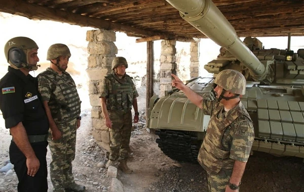 Zakir Həsənov ordumuzun döyüşə hazırlığını yoxlayır – FOTO