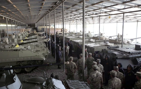 Zakir Həsənov ordumuzun döyüşə hazırlığını yoxlayır – FOTO