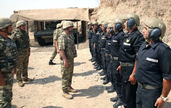 Zakir Həsənov ordumuzun döyüşə hazırlığını yoxlayır – FOTO