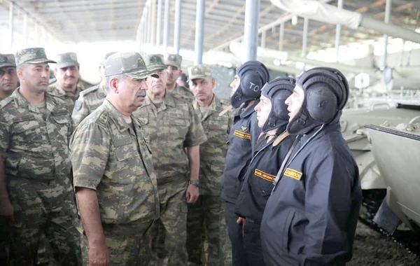 Zakir Həsənov ordumuzun döyüşə hazırlığını yoxlayır – FOTO