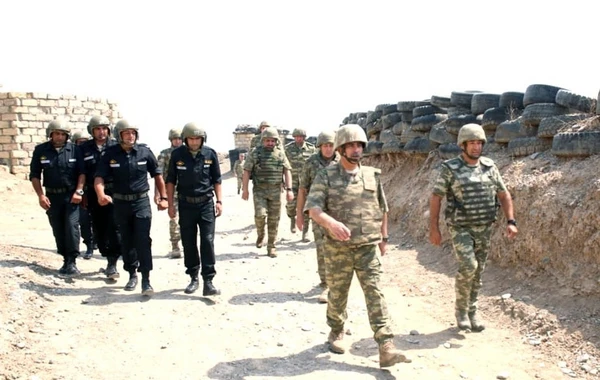 Zakir Həsənov ordumuzun döyüşə hazırlığını yoxlayır – FOTO