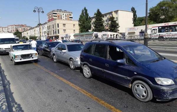 В Баку пешеход-нарушитель спровоцировал столкновение 4-х автомобилей - ФОТО