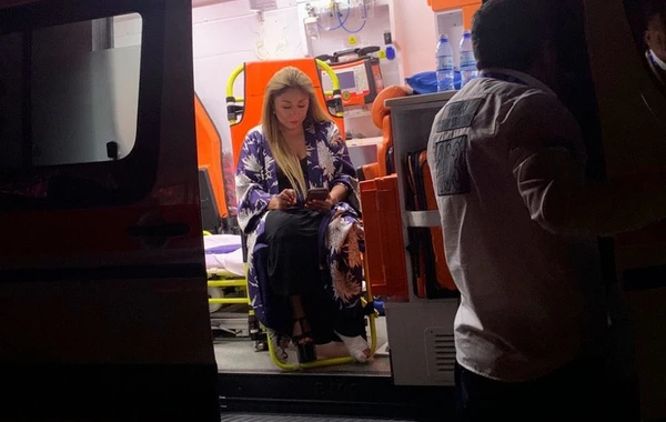 Rus müğənni Bakıda təcili yardımla aparıldı - FOTO