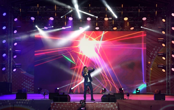 Heydər Əliyev Mərkəzinin parkında “MUZ-TV diskoteka” - FOTO