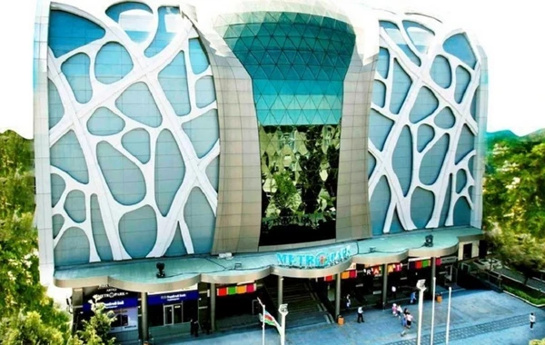 “Metropark” ticarət və əyləncə mərkəzi bağlanıb