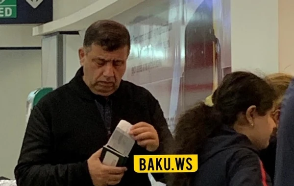 Çexiyadan istirahətdən qayıdan Abel Məhərrəmov hava limanında görüntüləndi - FOTO