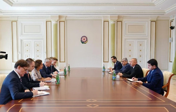 Президент Азербайджана принял министра экономики и финансов Франции