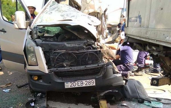 Moskvadan Azərbaycana gələn mikroavtobus ağır qəzaya düşdü – 2 ölü, 6 yaralı