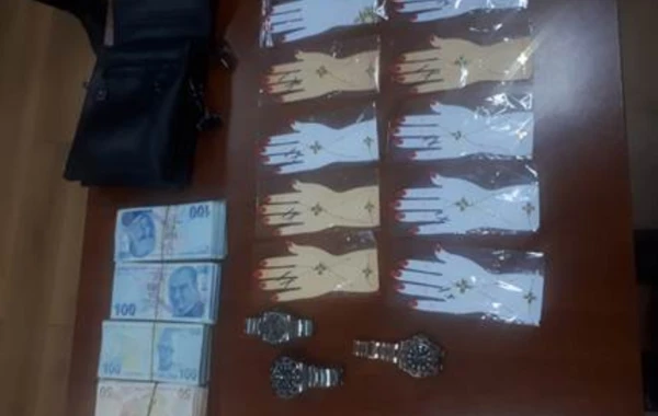Azərbaycana qanunsuz yolla "Rolex" saatları keçirmək istəyən şəxs tutuldu  - FOTO