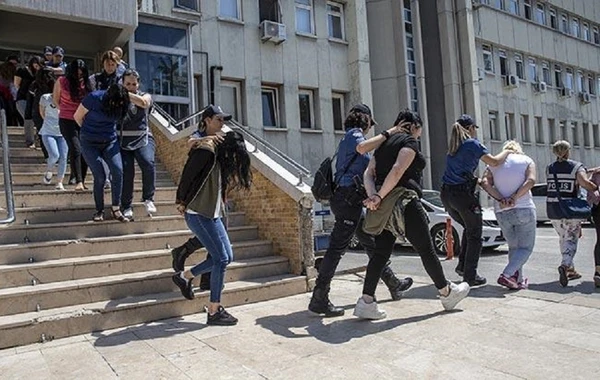“Qadın ovçusu” adlı kriminal dəstə üzvləri saxlanıldı – Türkiyə ŞOK-da – VİDEO